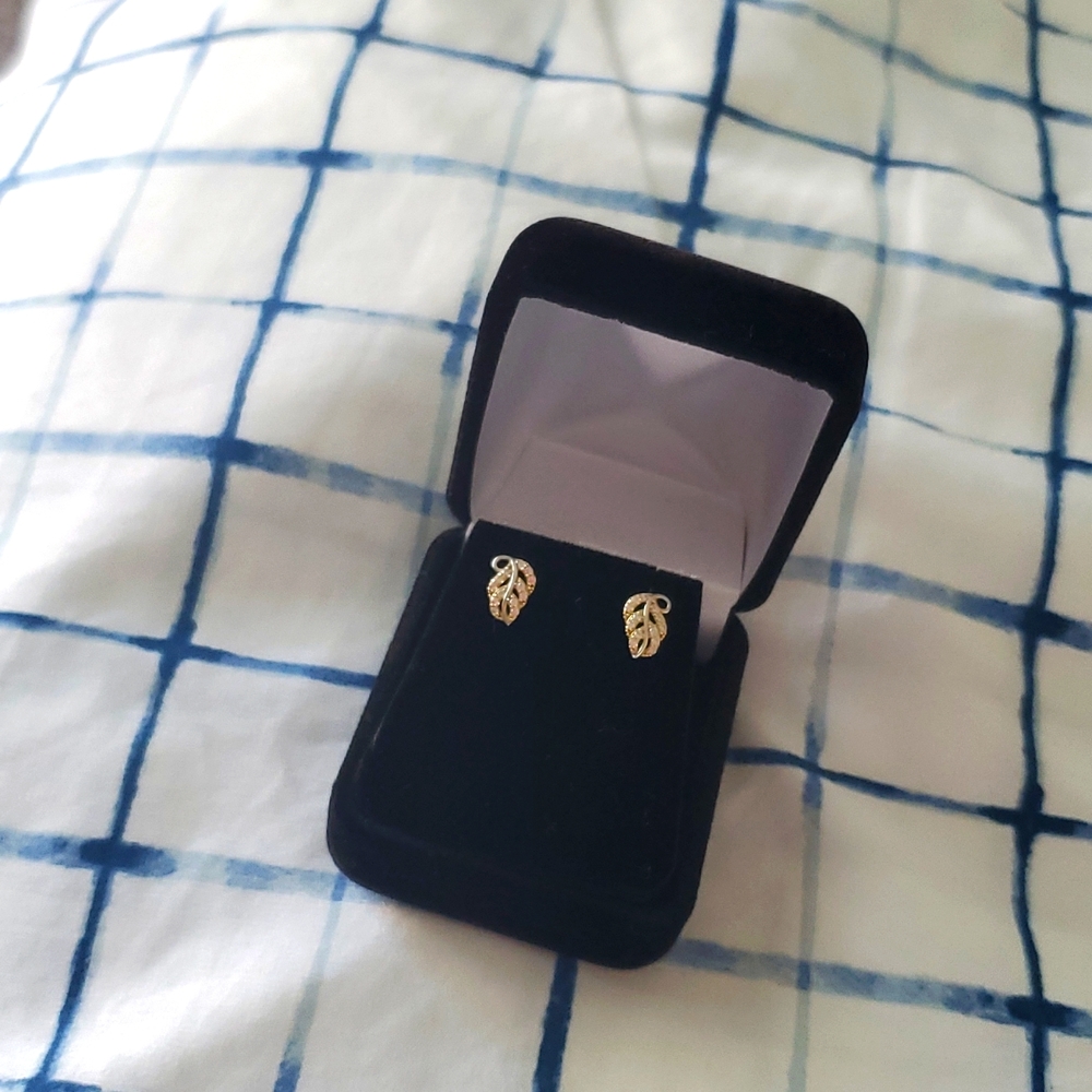 Dainty 18k gold leaf earrings